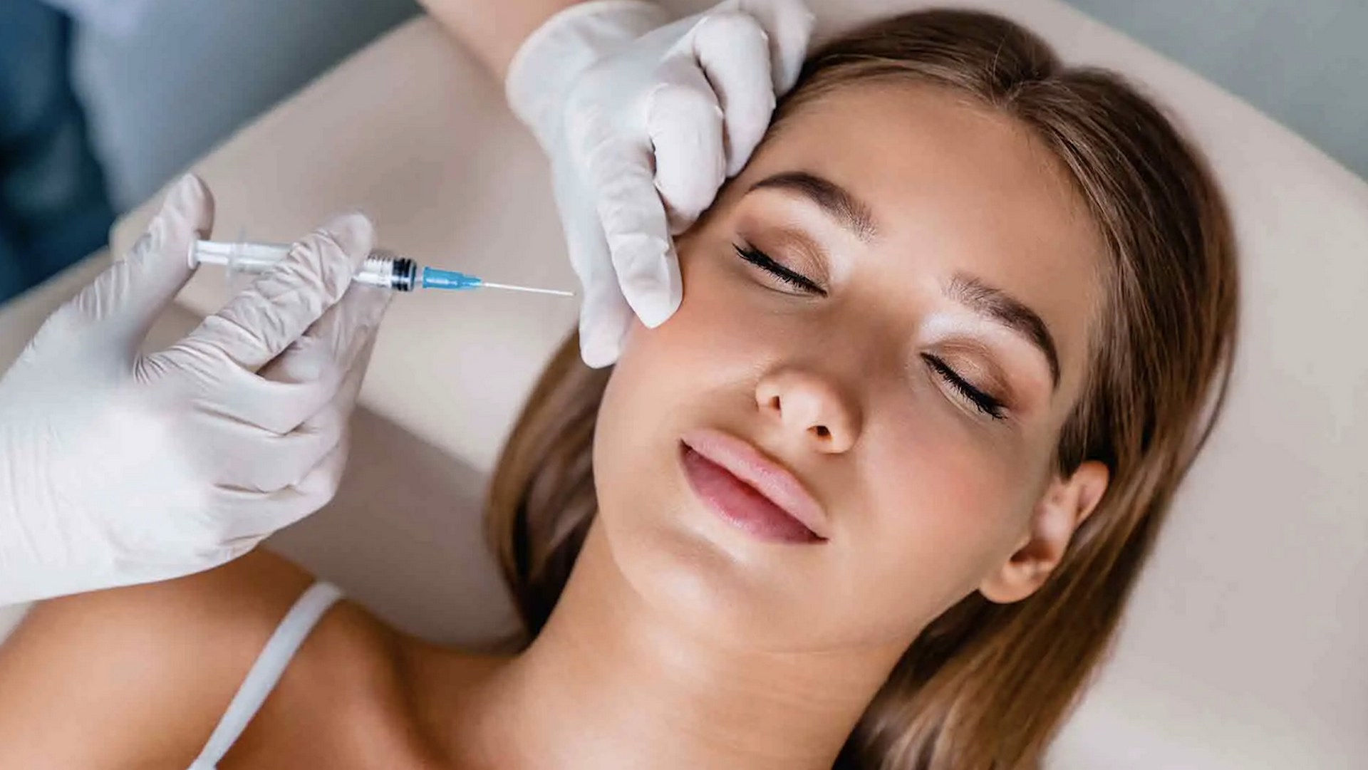Injecțiile cu Botox au împlinit 20 de ani. Cum a evoluat istoria procedurii care promite tinerețe veșnică