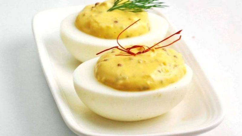 Ouă răscoapte cu sos picant