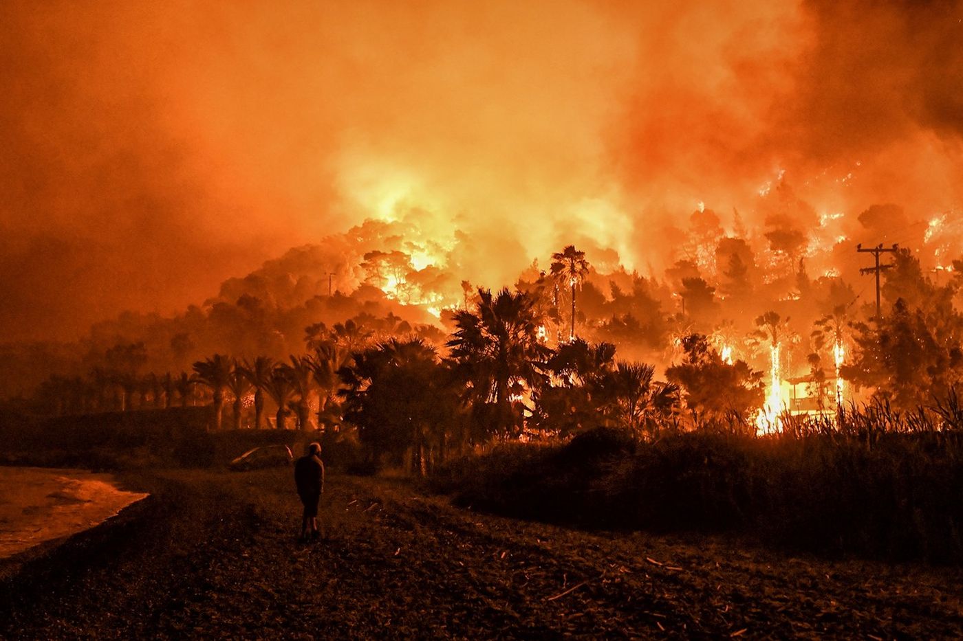 Fenomene ciudate au apărut în ultimul timp. Tornade de foc în Grecia și Rusia