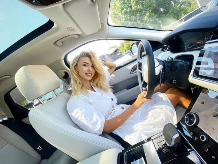 Andreea Bălan vrea mașină nouă. Vedeta cere ajutor