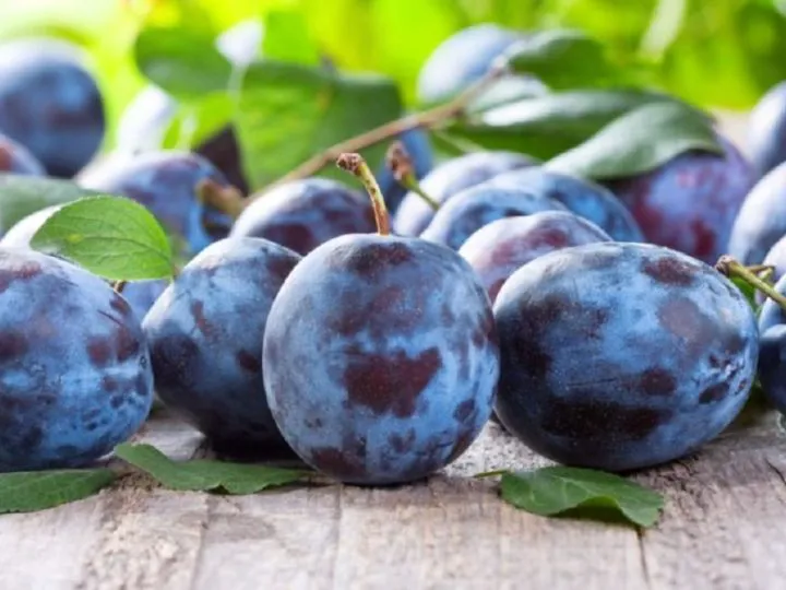 Cum faci un desert spectaculos cu prune. Combinația germană e surprinzătoare