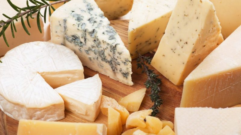 Sfaturi utile pentru îndrăgostiții de brânză. Cum se păstrează și se mănâncă corect