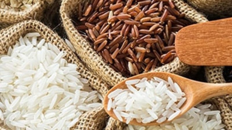 Cum verificați dacă orezul e natural sau nu. Faceți testul focului, al apei și al zdrobirii