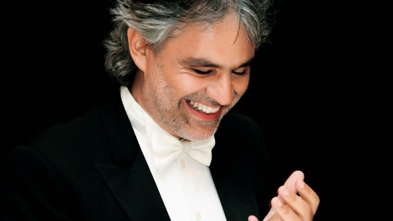 Andrea Bocelli știe să cânte la opt instrumente. Este avocat de profesie