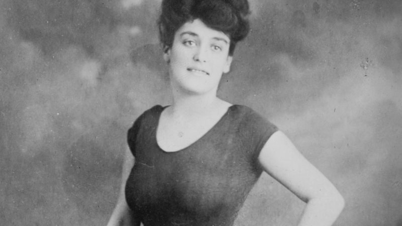 „Sirena”, prima femeie din lume care a purtat costum de baie. Polițiștii „au umflat-o”