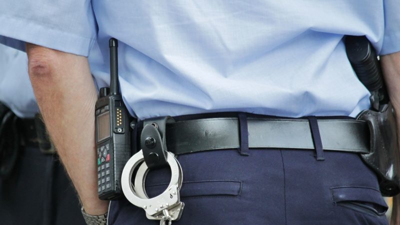 Tupeu maxim! Polițistul pedofil, condamnat și încarcerat, cere în instanță plata salariilor