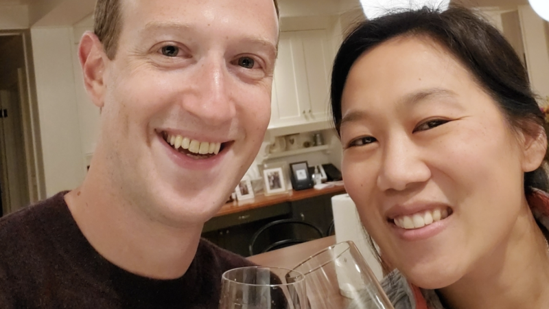 Au aparut conversațiile private dintre Mark Zuckerberg și soția sa. Facebook se modifică pentru toata lumea