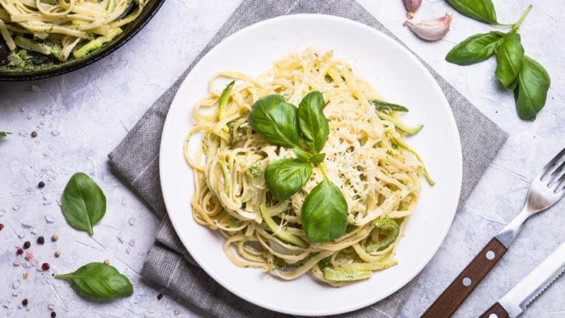 O rețetă de restaurant: paste cu zucchini și parmezan