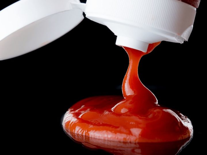 Soluții necunoscute pentru a scăpa de petele de ketchup