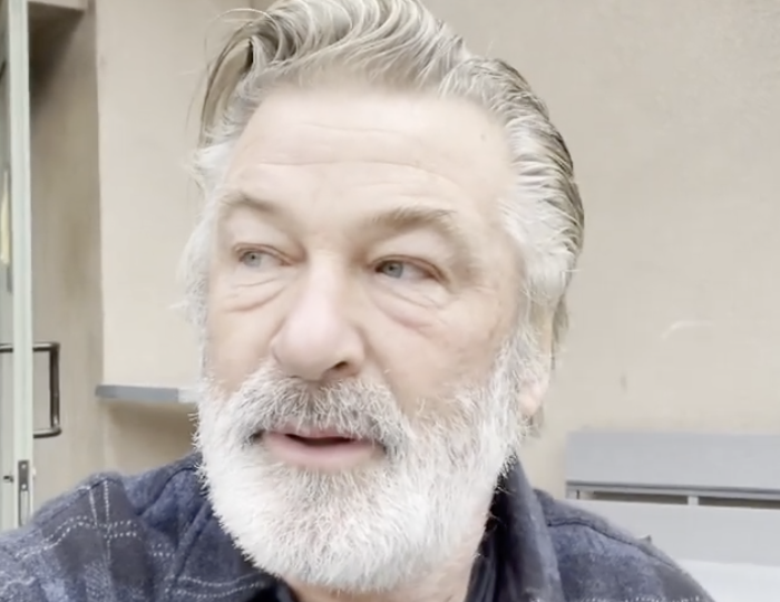 Misterul împușcăturii de pe platoul de filmare se adâncește. Alec Baldwin este acționat în instanță