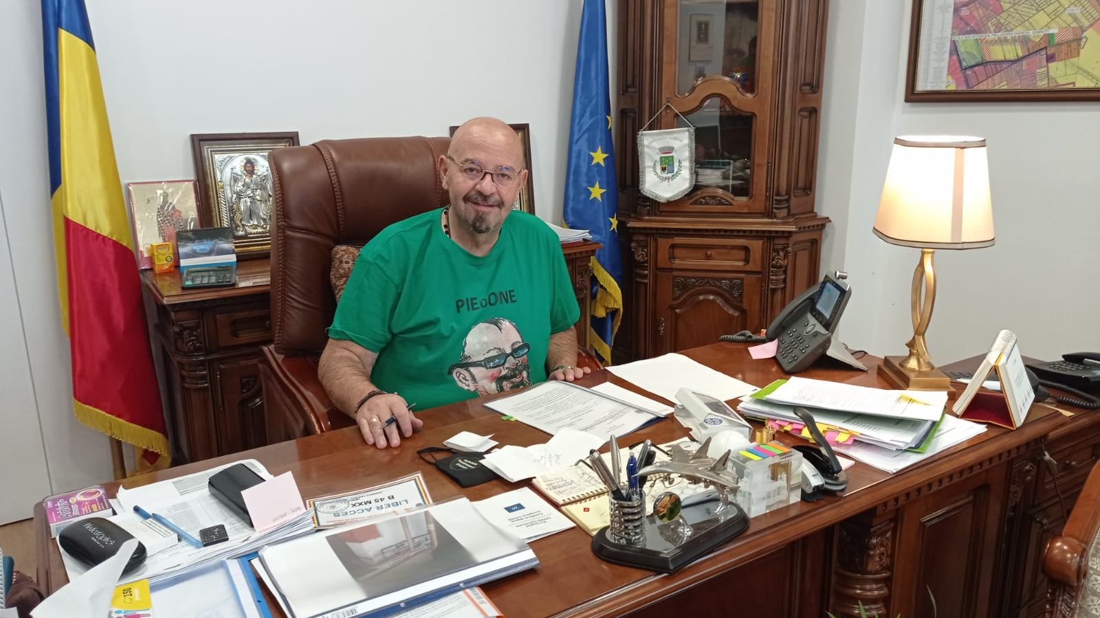 Primarul Piedone le-a adus în case lumină și căldură bucureștenilor batjocoriți de birocrație și înșelați de constructorul blocului