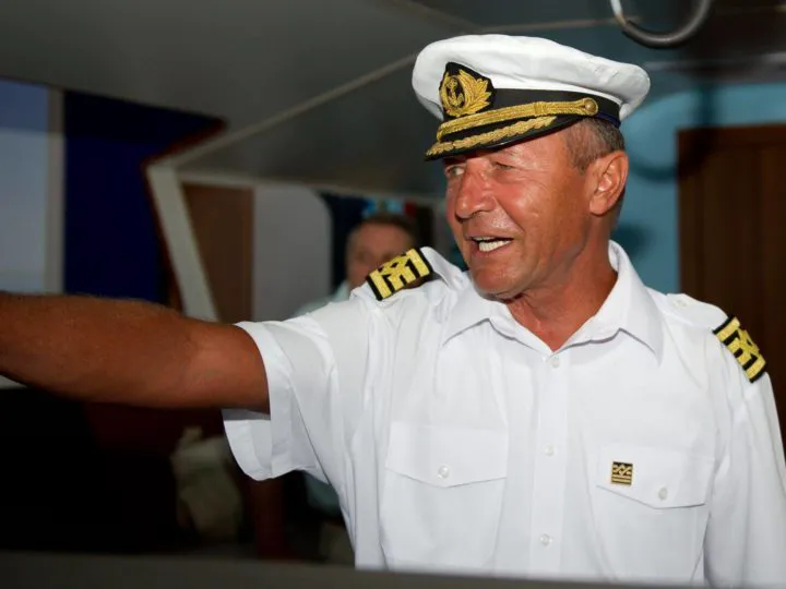 Traian Băsescu, nas în nas cu arta nudă. Poveste despre petrecerea lui Mircea Dinescu de la Lăptăria lui Enache