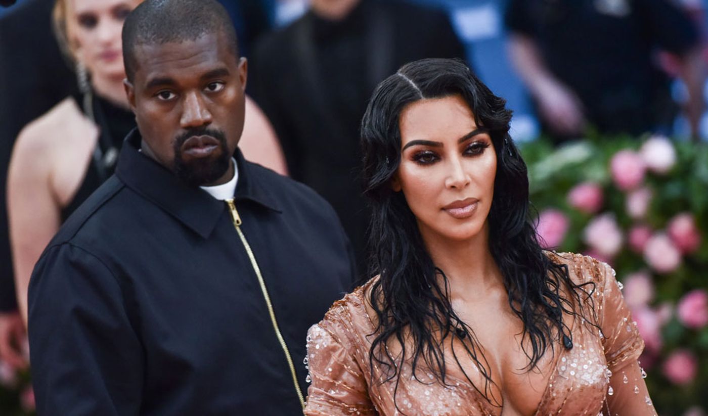 Scandalul divorțului Kim Kardashian – Kanye West a atins apogeul. Vedeta nu mai poartă inelul de logodnă
