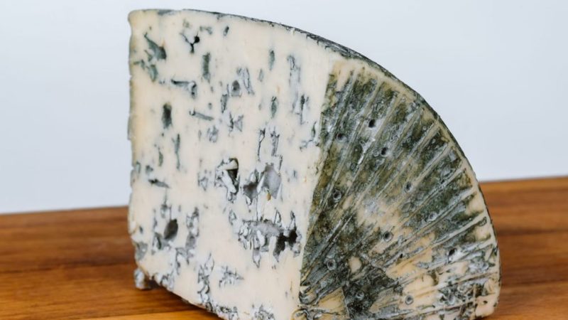 Descoperire uluitoare: Oamenii din Epoca de Fier aveau o slăbiciune pentru brânza cu mucegai