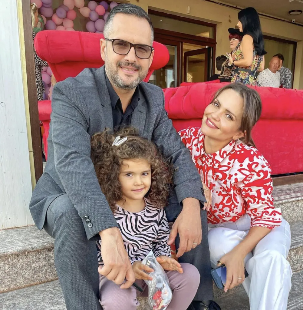 Cristina Șișcanu a început lecții financiare cu fiica ei de 9 ani. Primul pas: cardul cu bani! 2 Cristina Șișcanu a început lecții financiare cu fiica ei de 9 ani. Primul pas: cardul cu bani!
