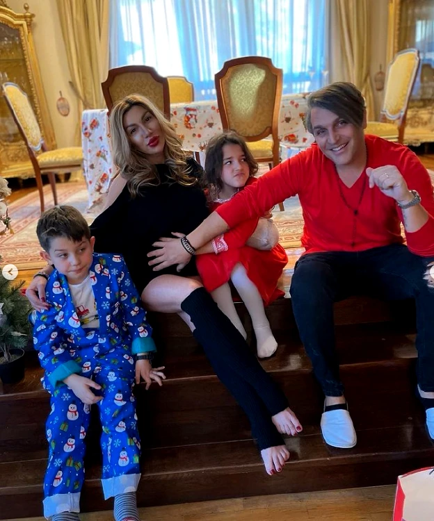 Nepoții lui Traian Băsescu au petrecut Crăciunul și cu tata. Iată ce brad le-a făcut!