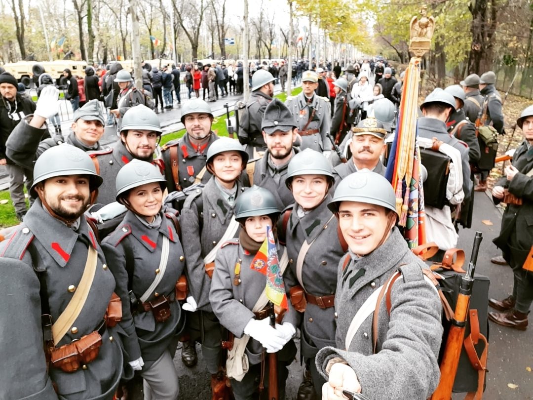 Imagini cu militarii români circulă acum în toată lumea. Uite ce au făcut cu măștile anti-covid