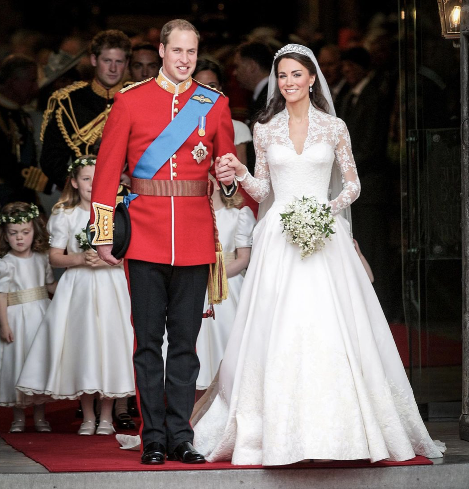 Aceasta este cea de-a doua rochie de mireasă a lui Kate Middleton, pe care publicul nu a văzut-o. A arătat splendid