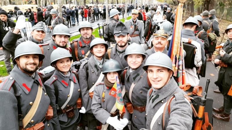 Imagini cu militarii români circulă acum în toată lumea. Uite ce au făcut cu măștile anti-covid