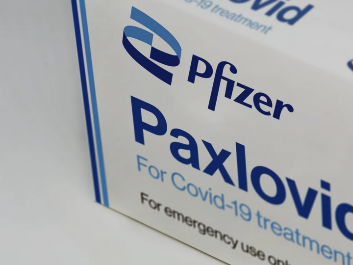 Tot ce trebuie să știți despre Paxlovid, medicamentul antiviral COVID-19 de la Pfizer: cum acționează, când și cum se ia, ce spun medicii