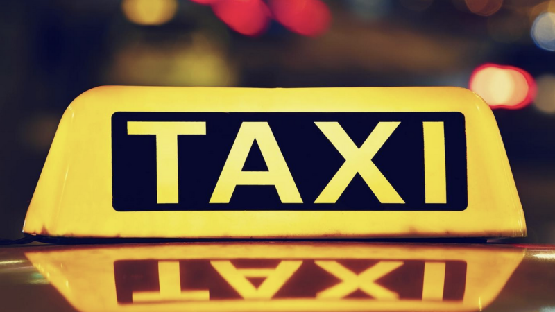Ce banc! Un pasager l-a îngrozit teribil pe șoferul de taxi – Râzi cu lacrimi
