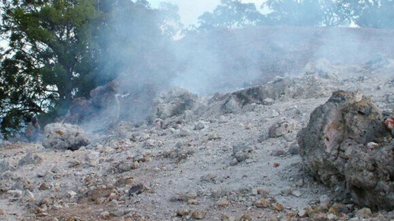 De 6000 de ani, un foc arde mocnit în pământ. Nimeni nu a descoperit misterul