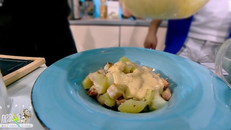 Chef Nicolai Tand ne învață cum se prepară Salată de cartofi cu caracatiță și sos de brânzeturi. E preferata lui Ristei