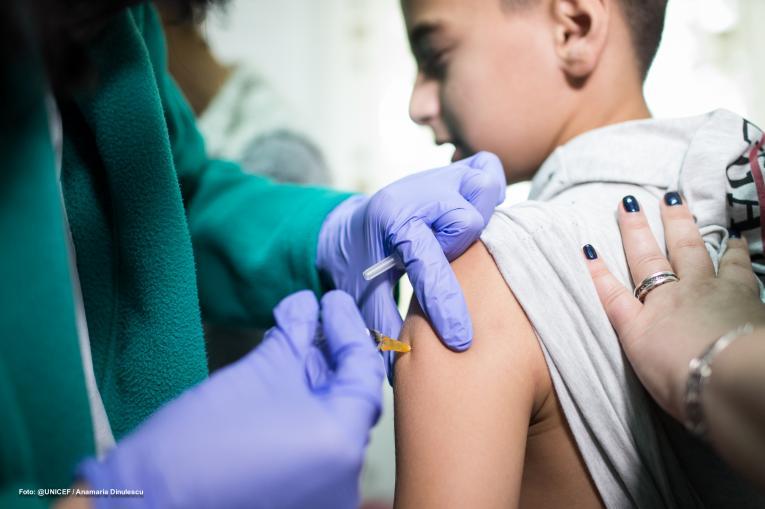 Tot ce trebuie să știe părinții despre vaccinarea copiilor cu vârste între 5 și 11 ani. Sfaturile specialistului 