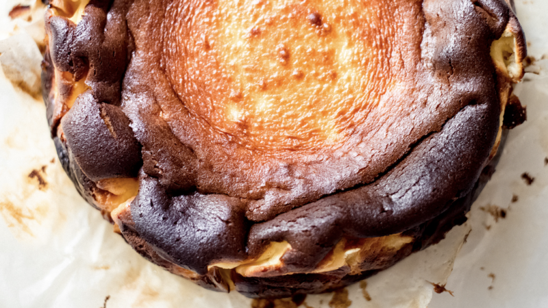 Cum a fost inventat Cheesecake-ul spaniol. Vă dăm și rețeta!