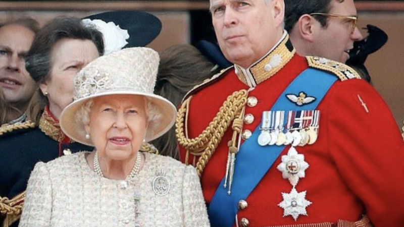 Lovitură teribilă pentru prințul Andrew. Chiar mama sa, Regina  Elisabeta II l-a „decapitat”