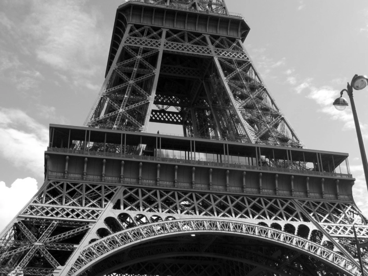A vândut Turnul Eiffel de două ori! Povestea incredibilă a lui Victor Lustig, cel mai mare escroc din istorie