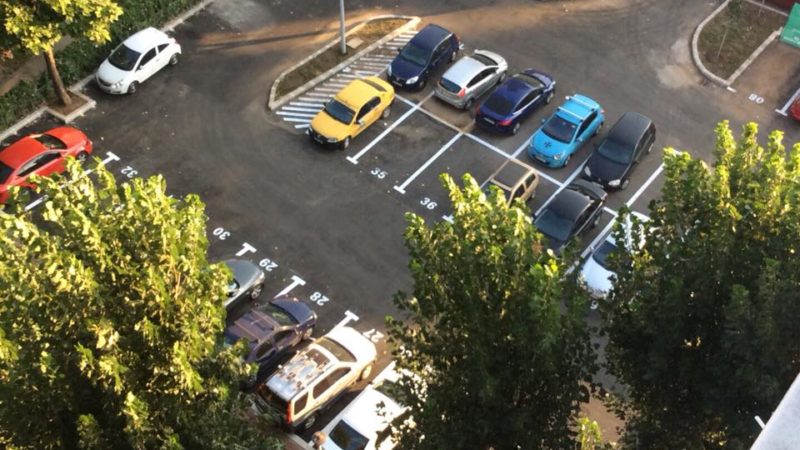 Măsură aberantă în privința parcărilor din București. Unii cetățeni pierd dreptul de a avea un loc pentru mașină