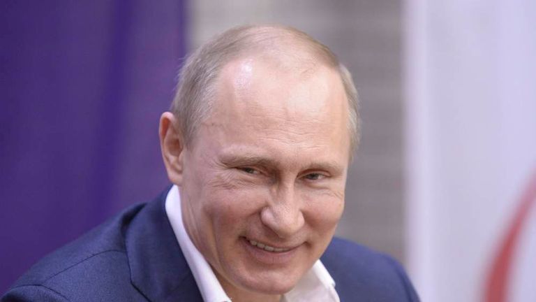 Ce se întâmplă când spui bancuri cu Putin? Trei ruși dintr-un tren trans-siberian au aflat
