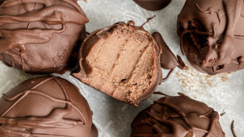 Super rețeta pe care cofetarii vor să o țină secretă: Trufe de ciocolată din doar trei ingrediente