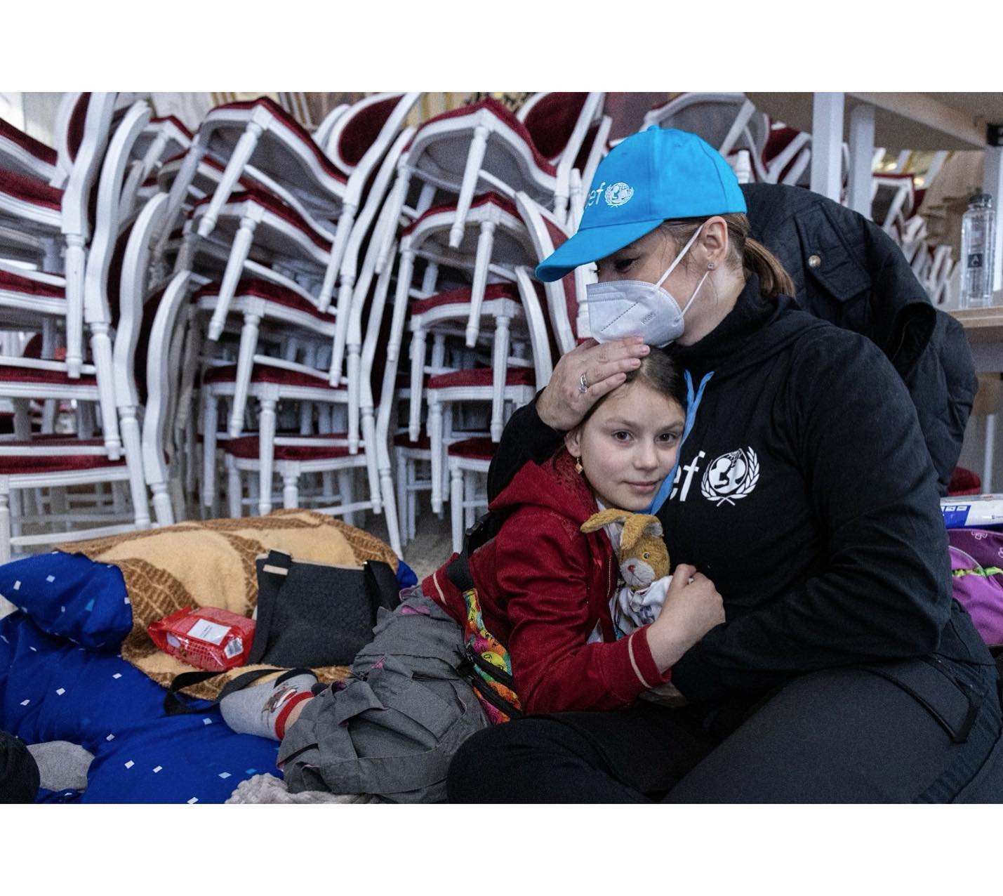 Andreea Marin a rămas fără cuvinte, printre refugiați: „Prea mult de dus. Prea greu”. Foto