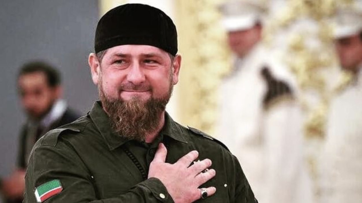 Când a pus ochii pe ea, cea de-a doua soție a luptătorului Ramzan Kadyrov avea doar 14 ani. Liderul cecen are harem