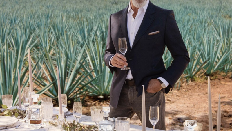 Pierce Brosnan, „agentul 007”, cuceritor la 70 de ani. Și-a răsfățat soția ca la începutul relației