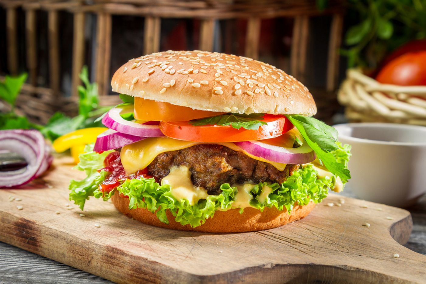 Pentru a pregăti un hamburger perfect trebuie să știți aceste trucuri. Iată formula corectă