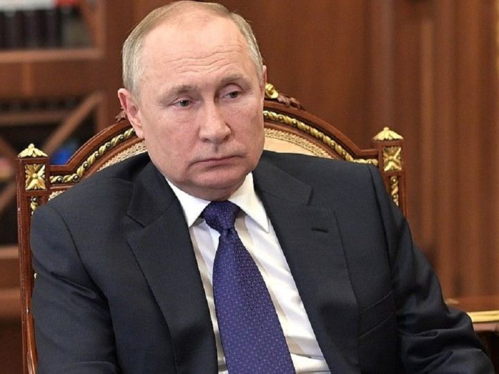 Vladimir Putin golea sticlele de băutură în ghivecele cu flori. „E paranoic!”