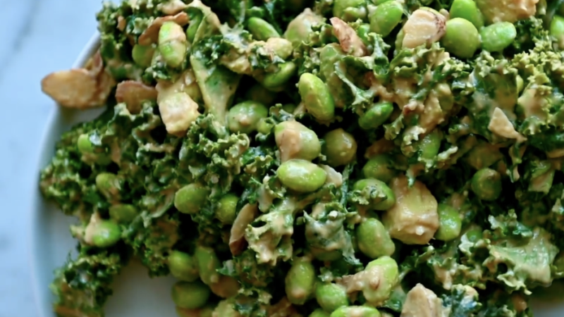 Salata asiatică originală conține ingredientul preferat de Loredana Groza. O ajutăm cu rețeta și o puteți încerca și voi