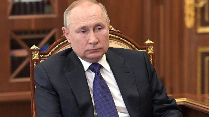 Vladimir Putin golea sticlele de băutură în ghivecele cu flori. „E paranoic!”