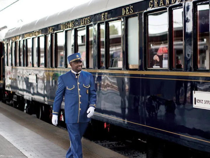 Orient Express 2026 traversează România. Cât costă călătoria cu trenul de lux al aristocraților  