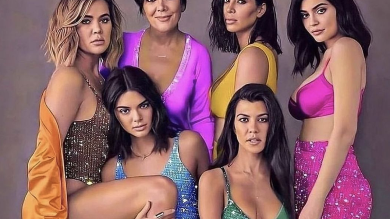 O divă a reciclat una din cele mai celebre rochii din lume, alta s-a îmbrăcat în mireasă: clanul Kardashian, cele mai neșteptate loook-uri la Met Gala 2022