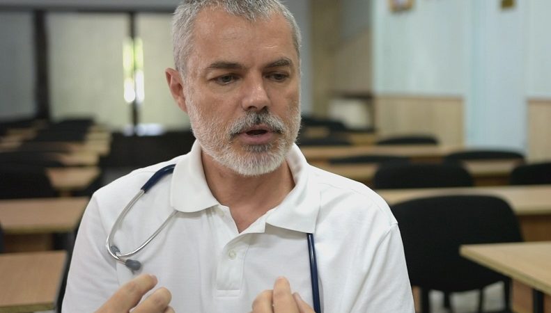 Medicul Mihai Craiu explică de ce acest simptom reprezintă o urgență, dar și cum să-i testați pe copii