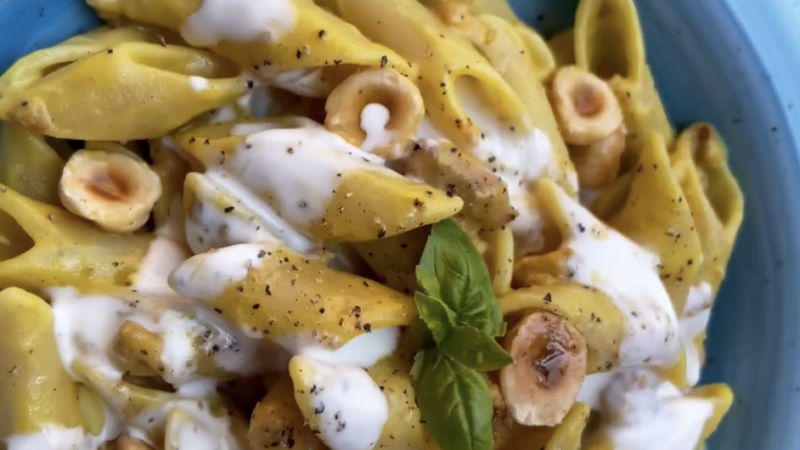 Rafinament italian: Penne cu cremă de cartofi și nuci prăjite