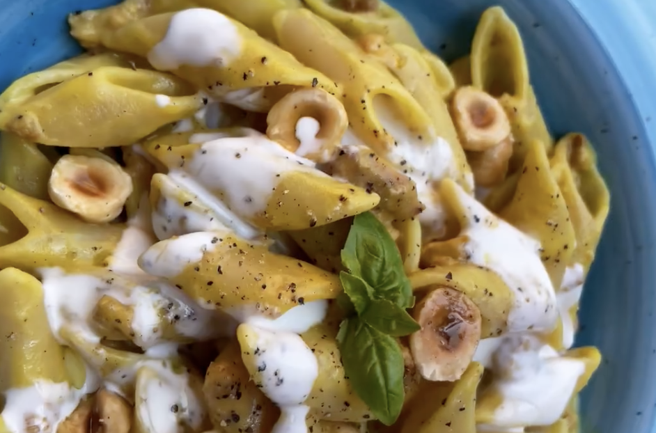 Rafinament italian: Penne cu cremă de cartofi și nuci prăjite