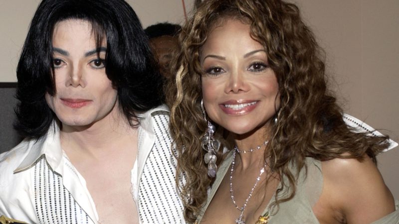 Dezvăluiri tulburătoare. Michael Jackson a fost jefuit de logodnicul surorii sale imediat după ce a murit. I-a furat inclusiv pijamalele