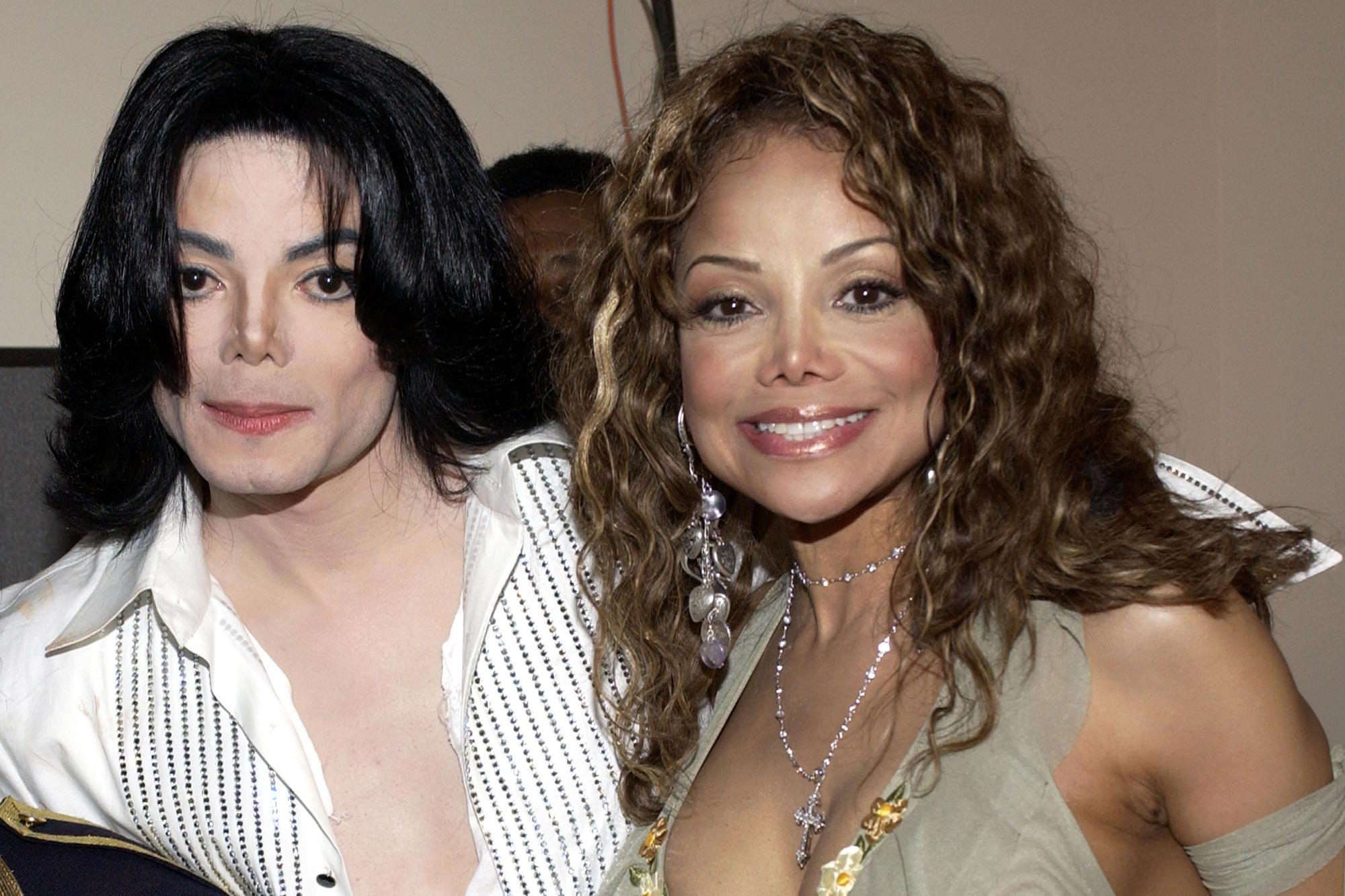 Dezvăluiri tulburătoare. Michael Jackson a fost jefuit de logodnicul surorii sale imediat după ce a murit. I-a furat inclusiv pijamalele