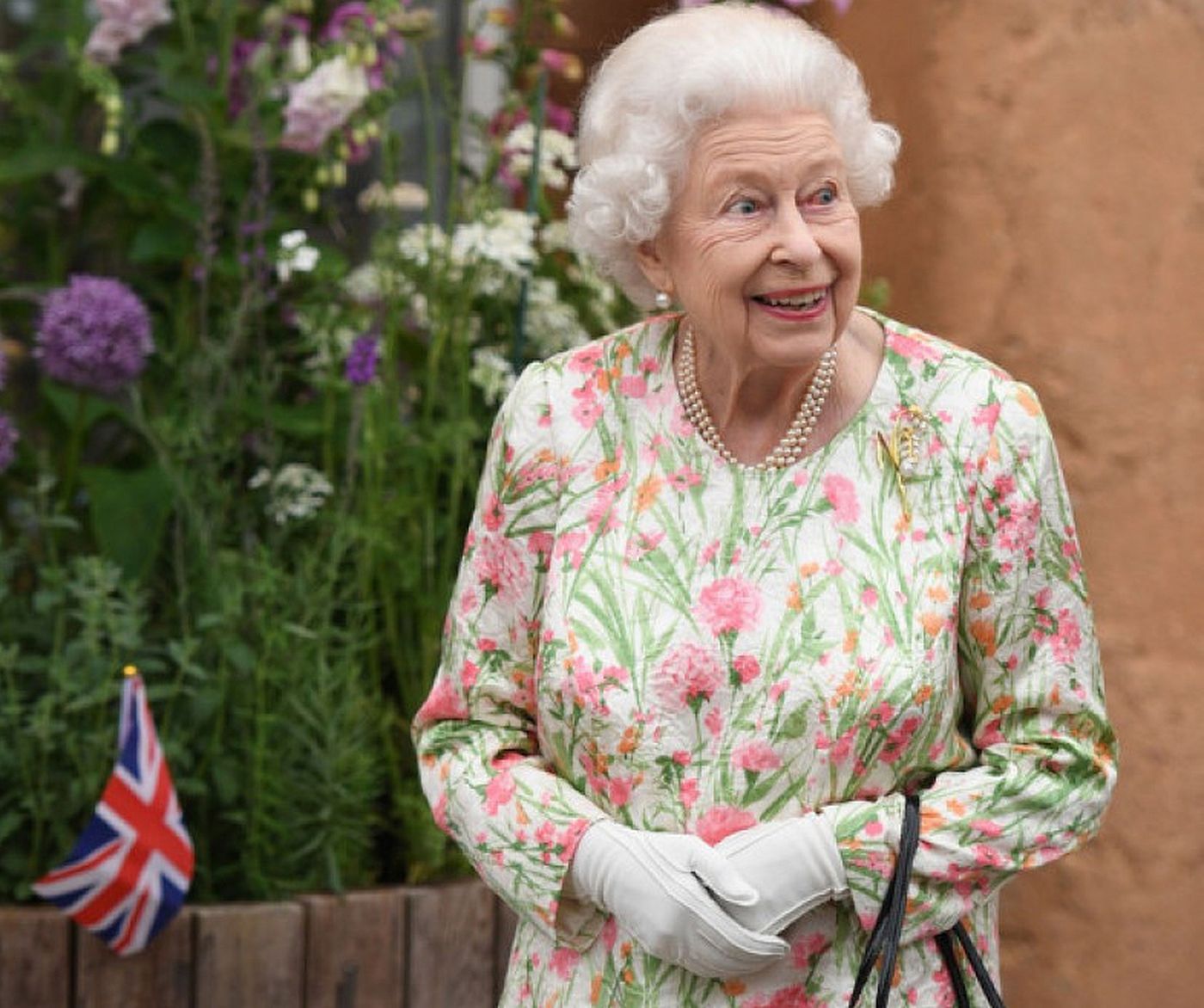 Regina Elisabeta renunță la câteva creații unice. S-au pus în vânzare la magazinul regal