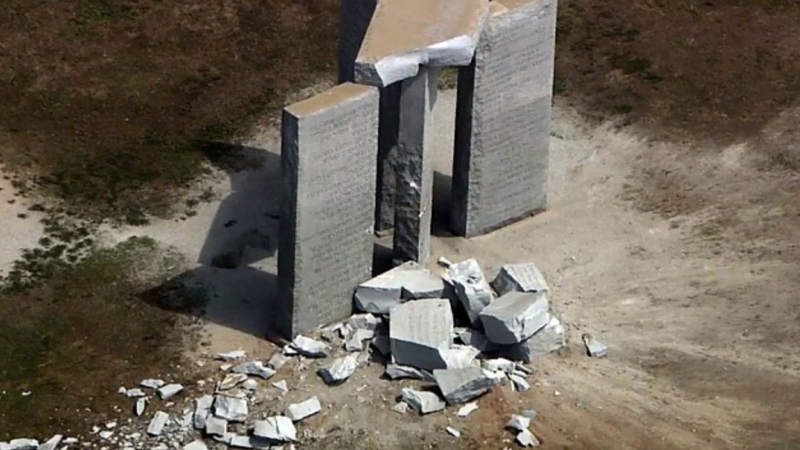 Monumentul care descria planul de reducere a populației a fost aruncat în aer. Video